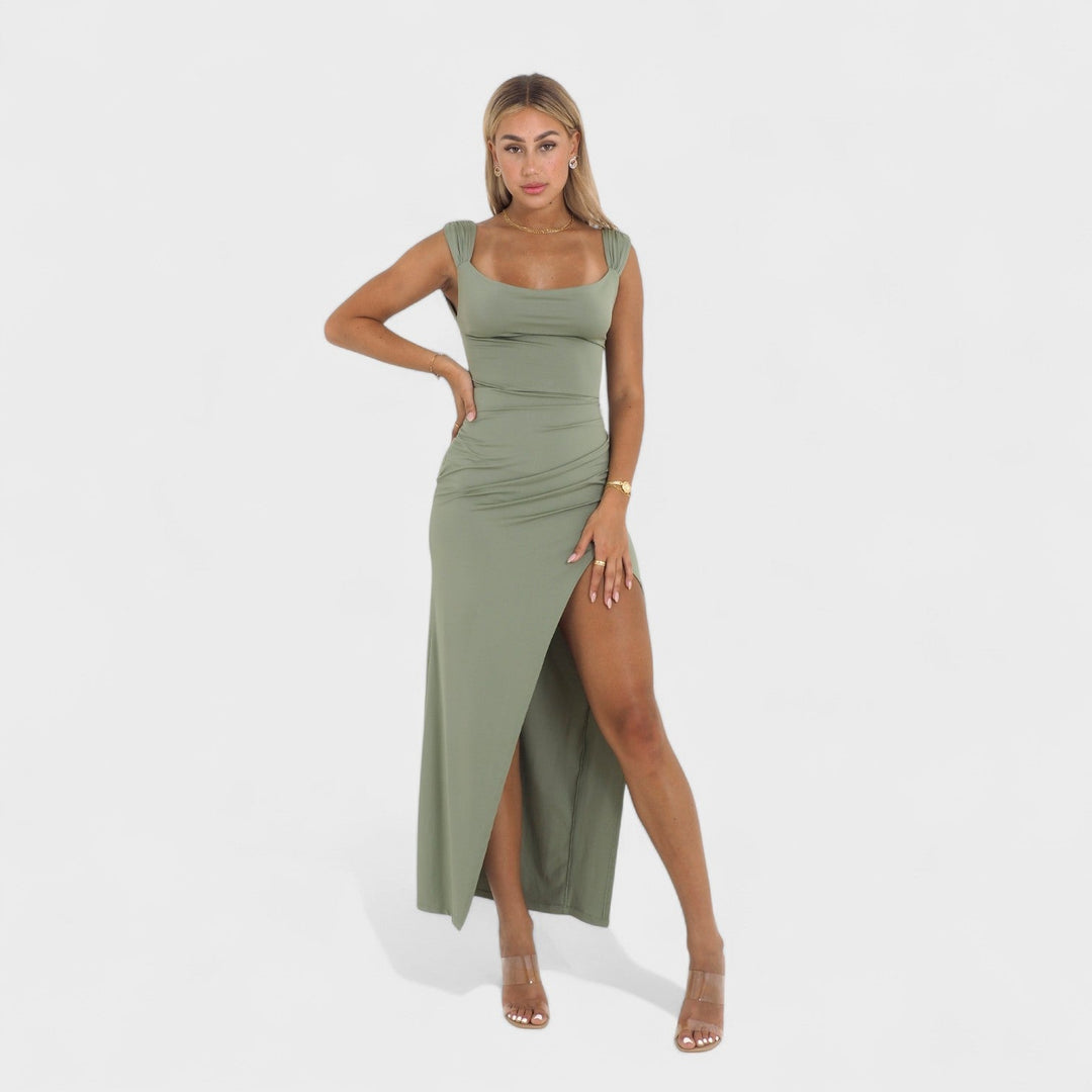 Constança - Elegant long dress with an open back