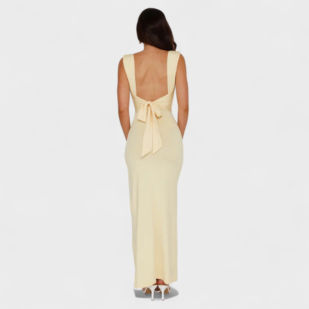 Constança - Elegant long dress with an open back