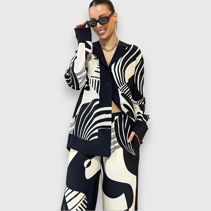 Kaheosaline komplekt elegantse geomeetrilise disainiga