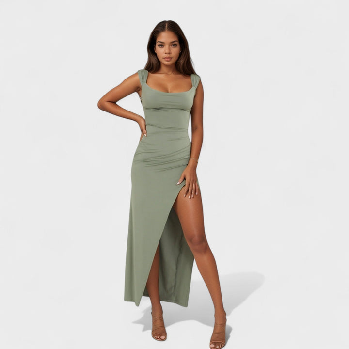 Constança - Elegant long dress with an open back