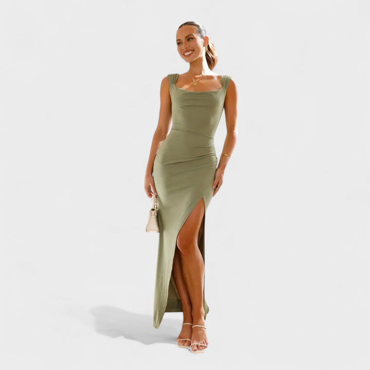 Constança - Elegant long dress with an open back