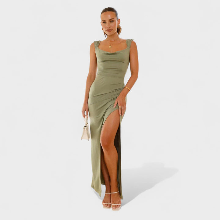 Constança - Elegant long dress with an open back