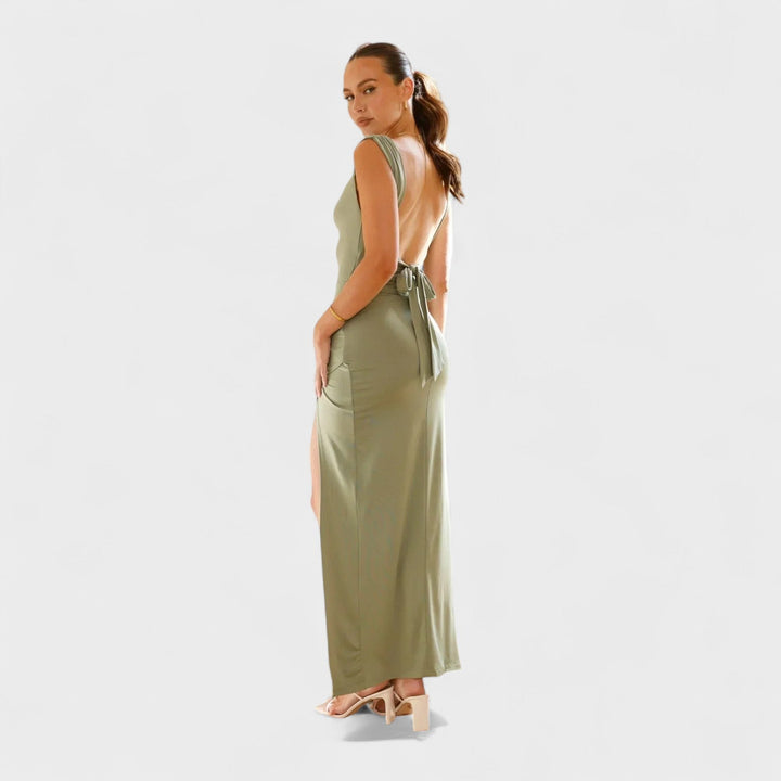 Constança - Elegant long dress with an open back